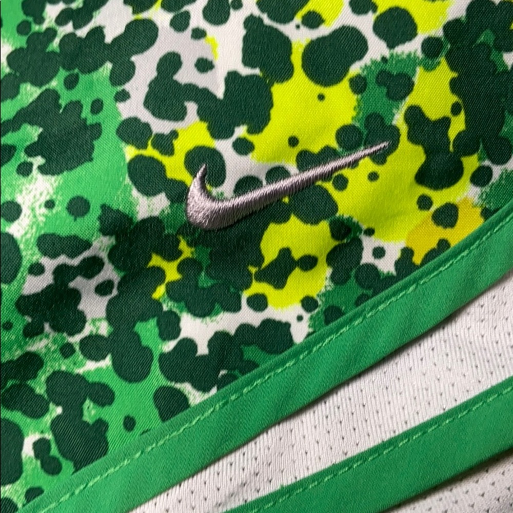 Nike Shirt SIZE S Green Nike Shorts SIZE XS - Picture 3 of 4